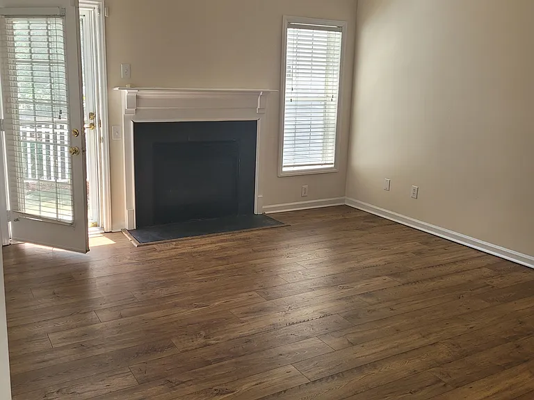 120 Pointe Crest Ct #120 — Photo 2