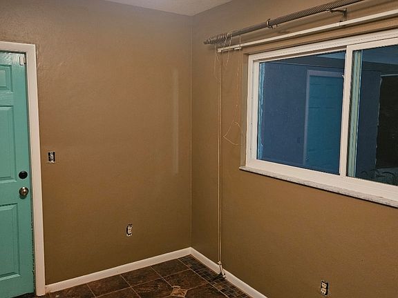 2nd image of 3301 Sherwood Dr