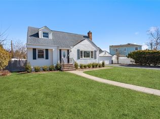 1235 Glenwood Rd, Wantagh, NY 11793