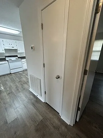 650 N Dixie Ave #F — Photo 15