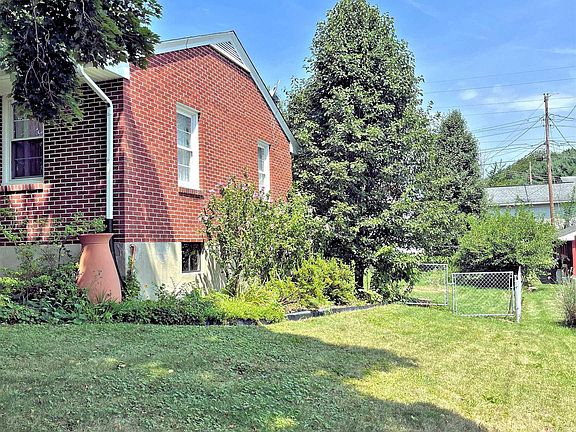 3rd image of 225 Kimball Ln