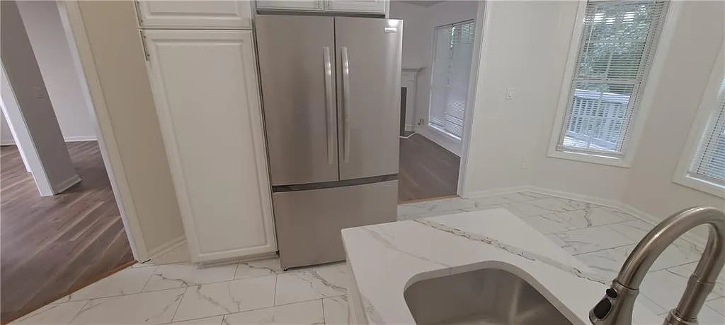 4 bed, 3.0 bath, 3148 sqft, $2,300 — Photo 4