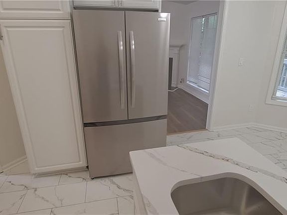 4th image of 1050 Hillary Ln