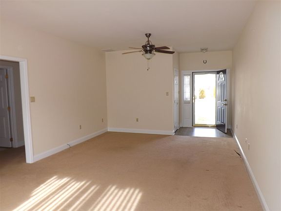 3rd image of 69 Wynndemere Ct