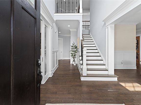 4th image of 665 Chilliwack Ln