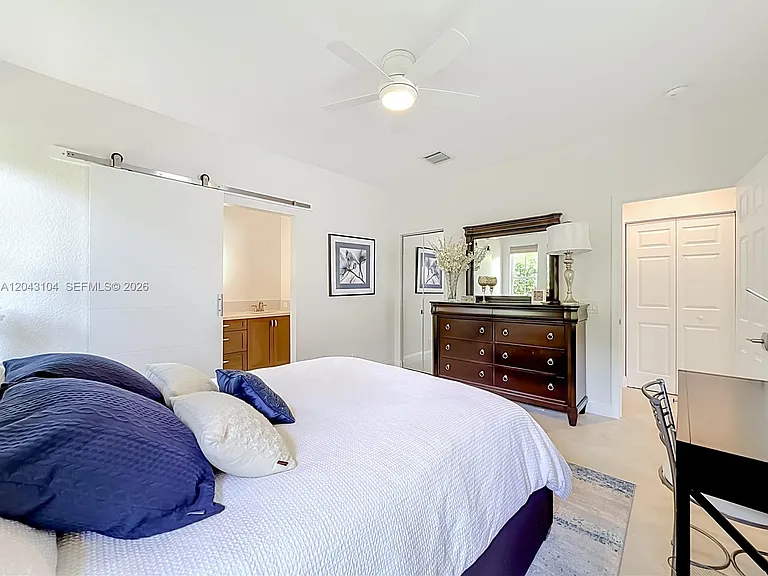 1556 Winterberry Ln — Photo 18