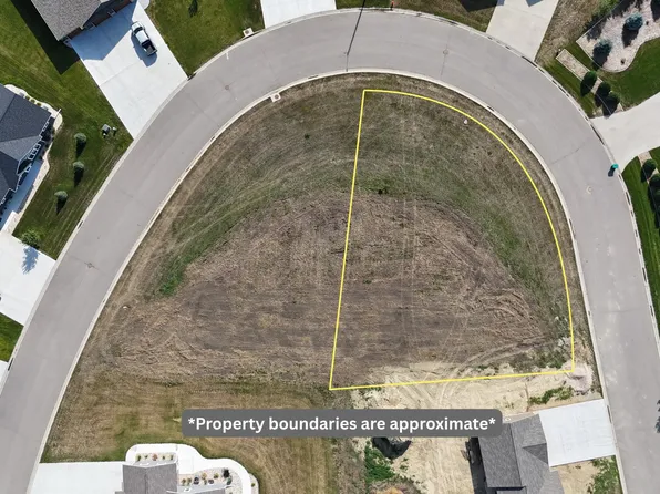 708 Valley View Cir, Milbank, SD 57252