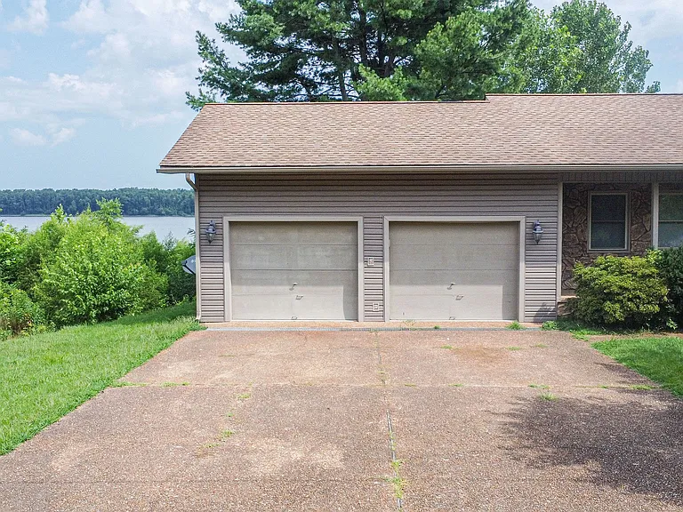 671 Riverview Dr — Photo 6