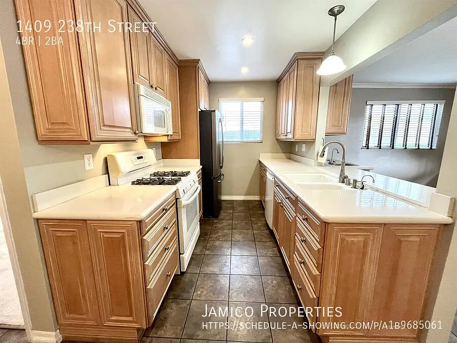 4 bed, 1680 sqft, $4,300 — Photo 4