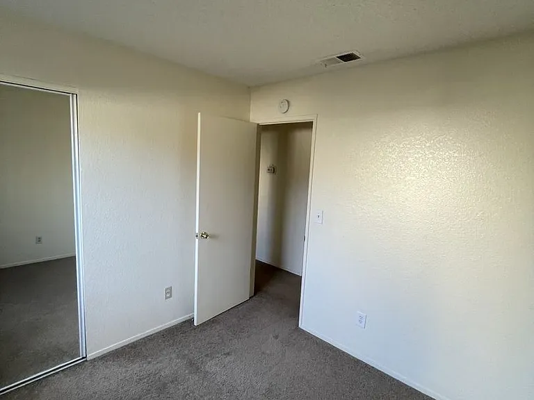 204 Meadowbrook Ct — Photo 10