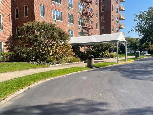 23-45 Bell Blvd #2B, Bayside, NY 11360