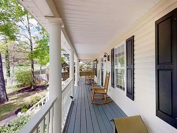 5th image of 329 Benwood Trl NE