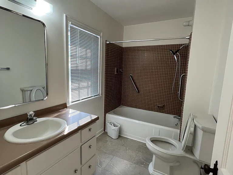 403 Wesley St — Photo 7