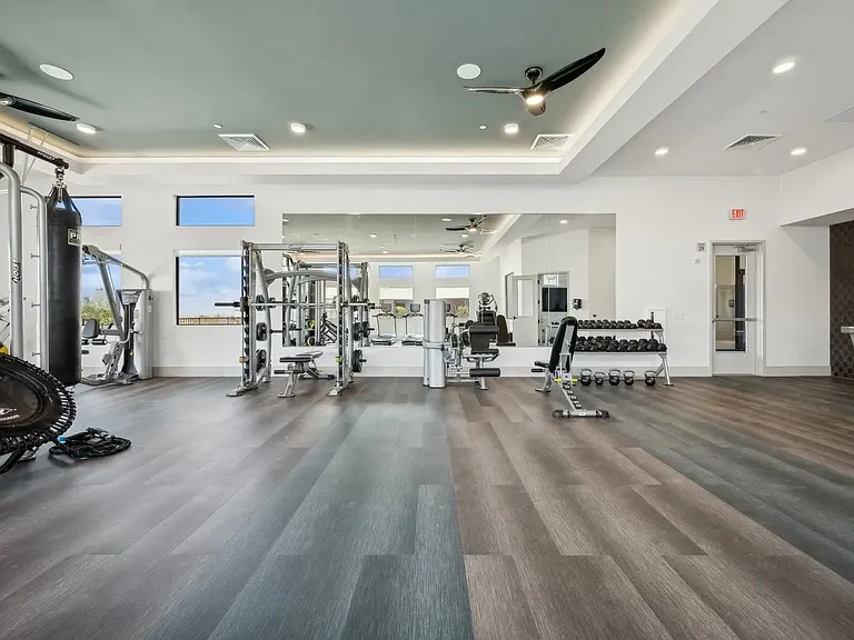 Longbow Luxury Apartments — Photo 19
