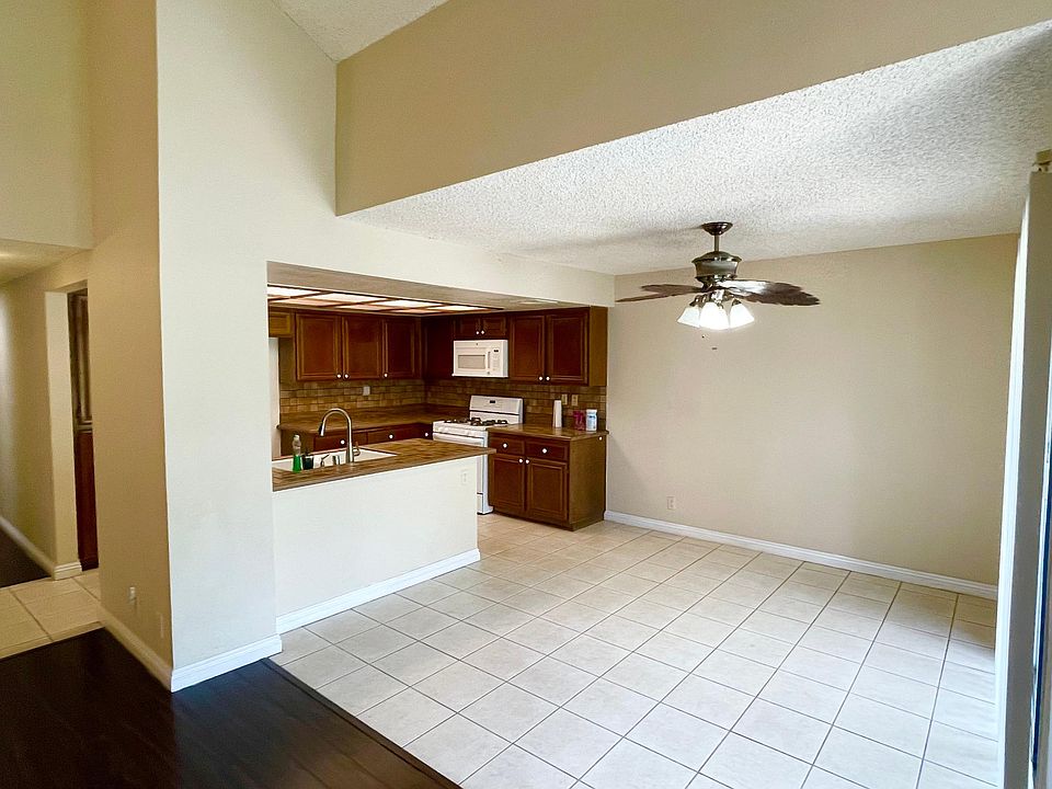 1st image of 8588 Sandalwood Ct