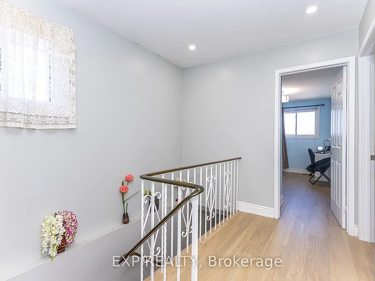 3270 Klaiman Dr — Photo 28