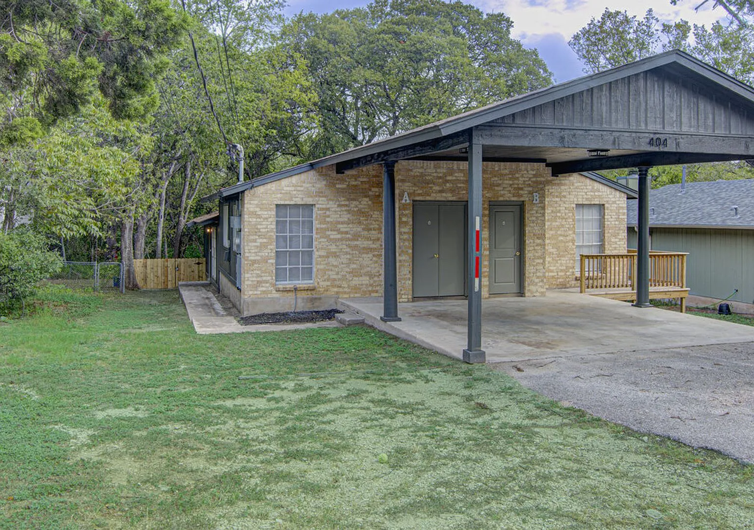404 W Dittmar Rd — Photo 2