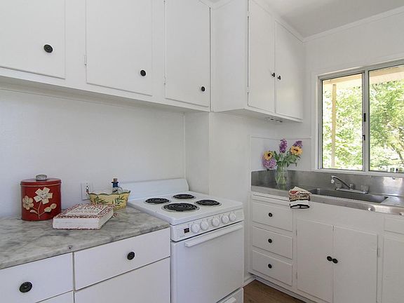 2nd image of 18071 La Verne Dr