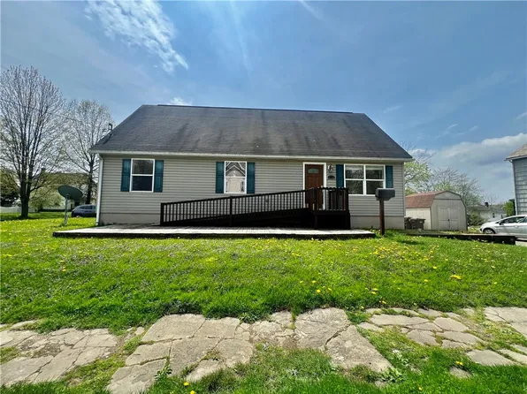 402 W Poplar St, Grove City, PA 16127