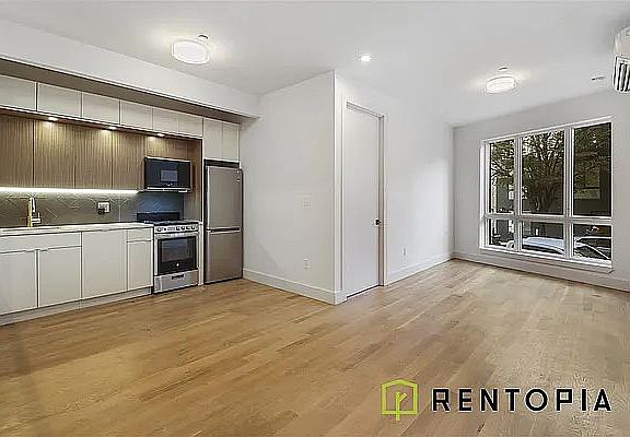 2nd image of 426 Manhattan Ave #1L