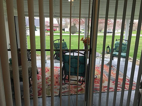 5th image of 405 E Sunset Dr