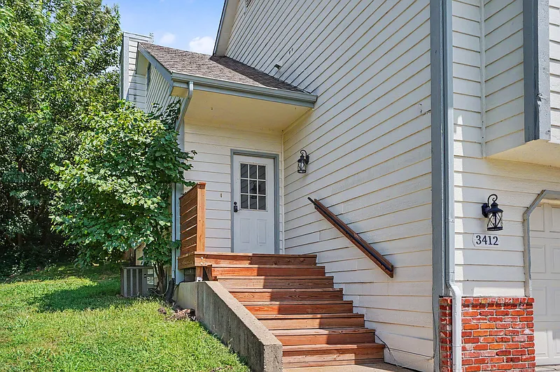 3 bed, 3.0 bath, 1600 sqft, $2,150 — Photo 3