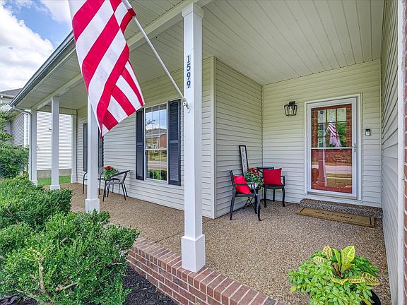 4th image of 1599 Birchwood Cir
