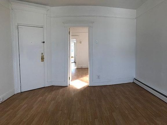 4th image of 198 Delaware Ave APT 1R