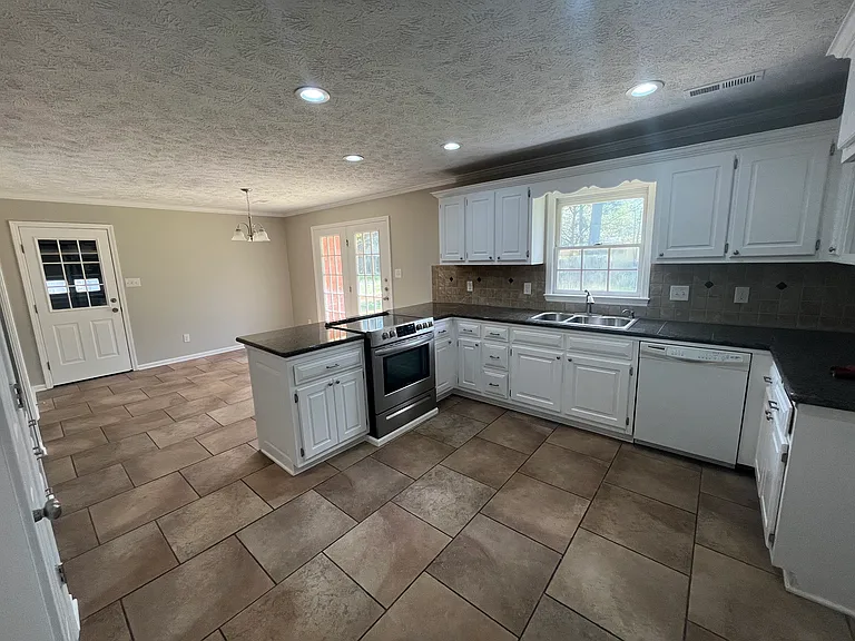144 Grassland Dr — Photo 6