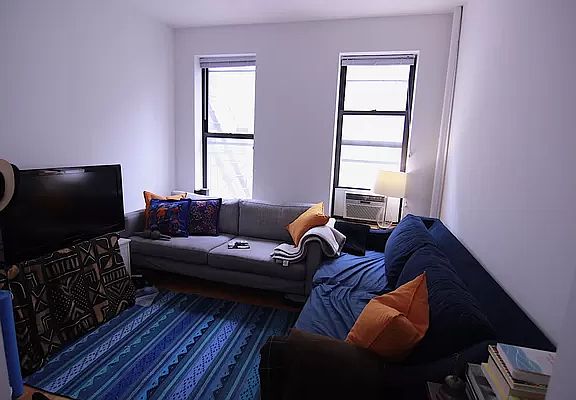 2nd image of 302 E 5th St #2C