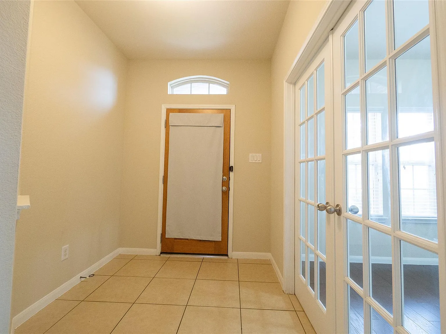 3 bed, 2.0 bath, 1944 sqft, $2,350 — Photo 4