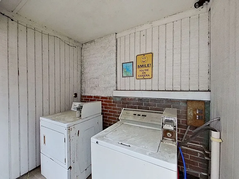 2619 College St — Photo 14