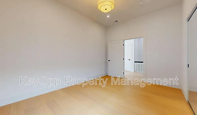 489 Guerrero St — Photo 15