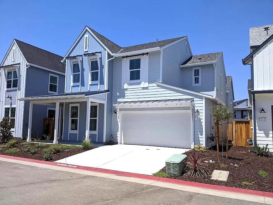 -Modern farmhouse style with lots of windows.
-Cozy up-graded fully covered front porch.
-High ceiling.
-HOA maintains the front yard. Low-maintenance backyard. Save your time for your family.
-Two cars garage.
- Everything nearby.