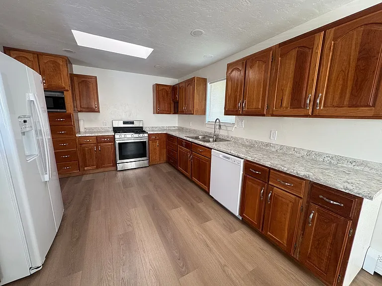 210 W 1100 N — Photo 2