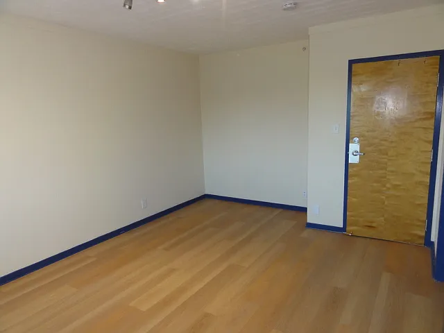 12 bed, $1,200 — Photo 4