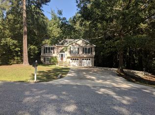 318 Clover Dr, Auburn, GA