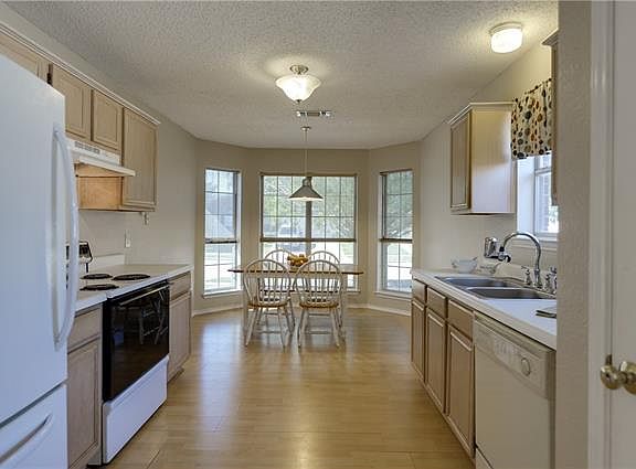 4th image of 5905 Tidewater Dr
