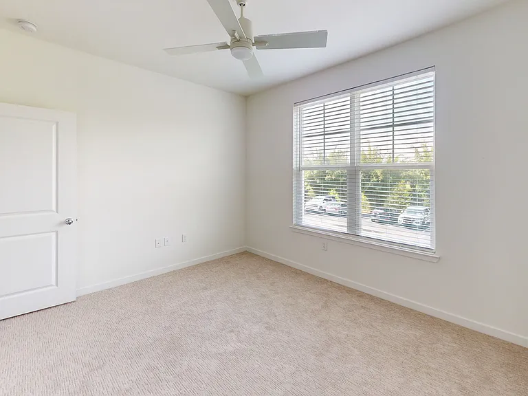 Essex Luxe Apartments — Photo 45