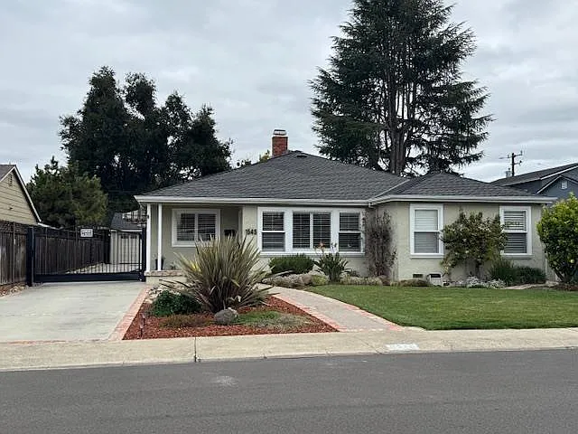 1545 De Anza Way photo 1