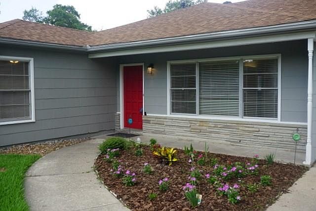 1st image of 112 N Holly Dr