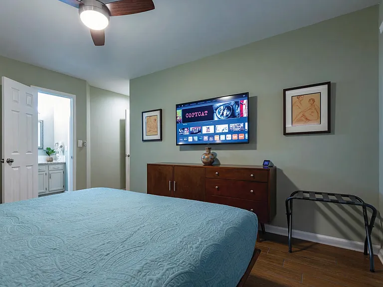 125 W Victoria Ct #D — Photo 7