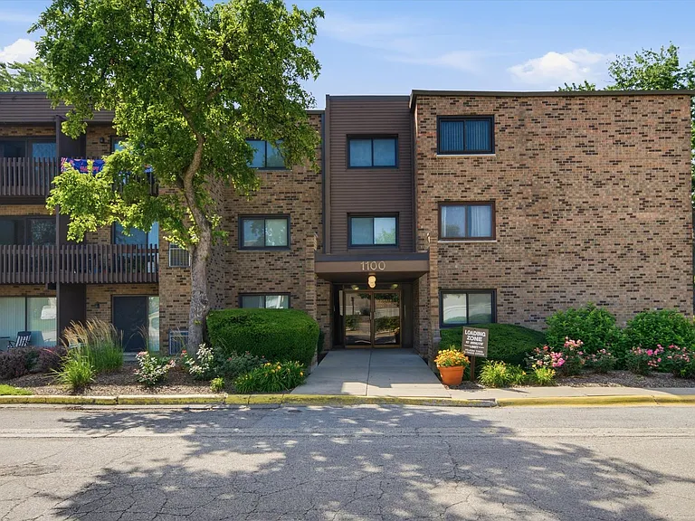 1100 E Randville Dr #203 — Photo 2