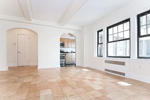 Rented by Manhattan Realty Group | media 3