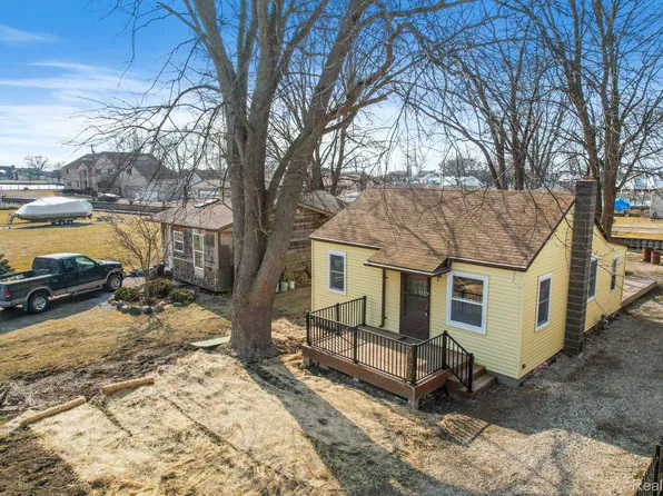 7830 Alexandria Dr, Ira, MI 48023