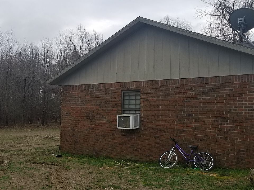 2nd image of 552 Holly St