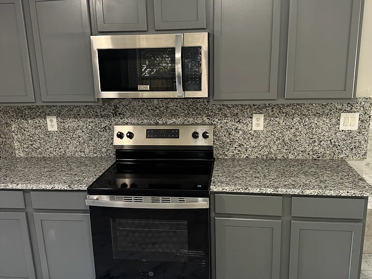 2911 Katy Ln — Photo 3