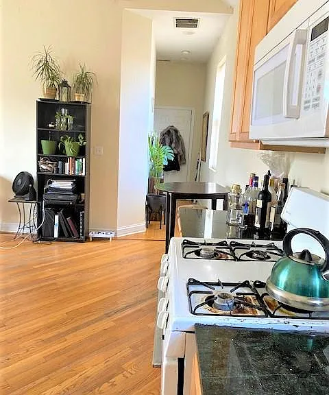 2305 W Grand Ave — Photo 14