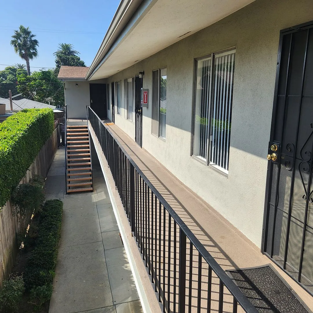 815GL — Photo 2