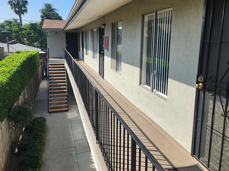 815GL — Photo 2